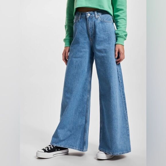 Calvin Klein Jeans Low Rise Loose blue Jeans size 26X30 NWT in packaging - Picture 1 of 12